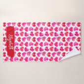 Moderne Rode en Roze Doodled Harten Valentijn Naam Badhanddoek (Badhanddoek)