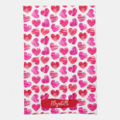 Moderne Rode en Roze Doodled Harten Valentijn Naam Theedoek (Verticaal)