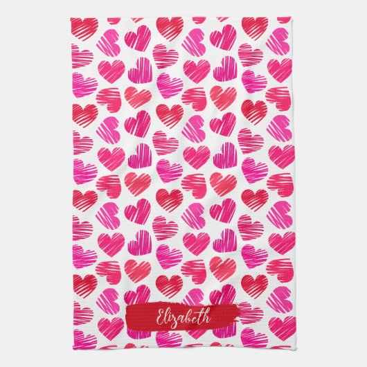 Moderne Rode en Roze Doodled Harten Valentijn Naam Theedoek (Verticaal)