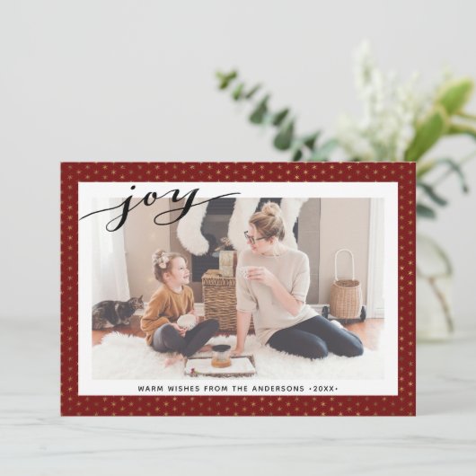 Moderne rode gouden sneeuwvlokken Eenvoudig script Feestdagenkaart (Staand voorkant)