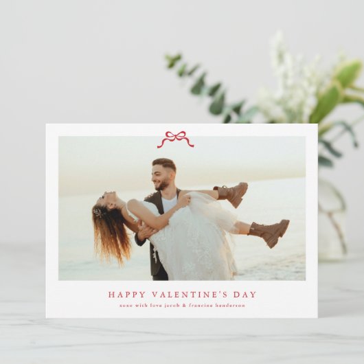 Moderne rode hart boog gelukkige Valentijnsdag fot Feestdagenkaart (Staand voorkant)