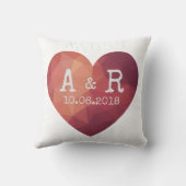 Moderne rode hart koppelmonogrammen en datum kussen (Achterkant)