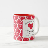 Moderne Rode Harten Onze Eerste Valentijnsdag Same Tweekleurige Koffiemok (Voorkant rechts)