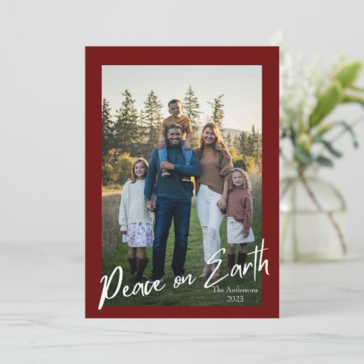 Moderne rode 'Peace on Earth' kaart (Staand voorkant)