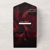 Moderne rode rozen in één bruiloft all in one uitnodiging (Buitenkant)