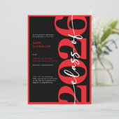 Moderne Rode Typografie Afstudeeraankondiging Kaart (Staand voorkant)
