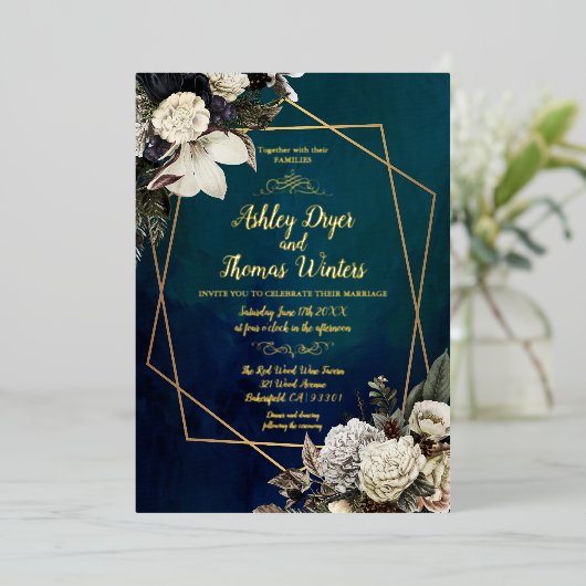 Moderne Romantische Floral Gold Wreath Weddenschap Folie Uitnodiging (Staand Voorkant)