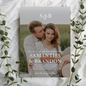 Moderne romantische foto Monogram Overlay Bruiloft Kaart