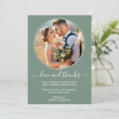 Moderne ronde foto Lijst Sage Green Wedding Bedankkaart (Staand voorkant)