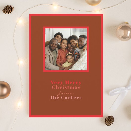 Moderne rood bruine Kerstmis Foto Groet Feestdagenkaart