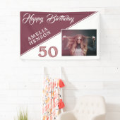 Moderne rood-wijnrode verjaardagsfoto spandoek (Insitu)