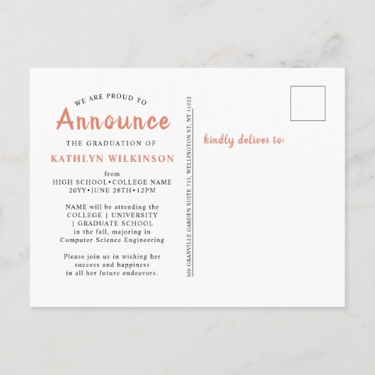 Moderne Roos Gold Elegant Script Photo Afstuderen Aankondigingskaart (Achterkant)