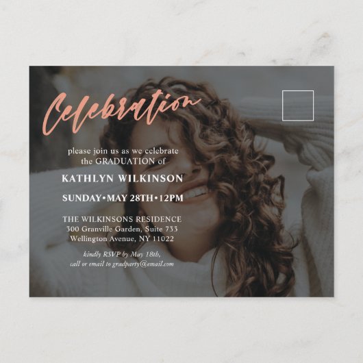 Moderne Roos Gold legant Script 2 Foto Afstuderen Uitnodiging Briefkaart (Achterkant)