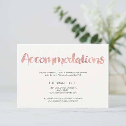 Moderne Roos Gold Love Wedding Accommodatie Card Informatiekaartje (Staand voorkant)