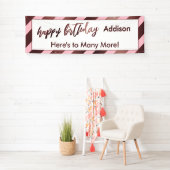 Moderne Roos Gold Pastel Pink Stripe Happy Birthda Spandoek (Insitu)