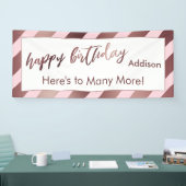 Moderne Roos Gold Pastel Pink Stripe Happy Birthda Spandoek (Beurs)