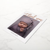 Moderne Roos Gold Script Foto Baby Hartelijk dank Folie Uitnodiging (Gedraaid)