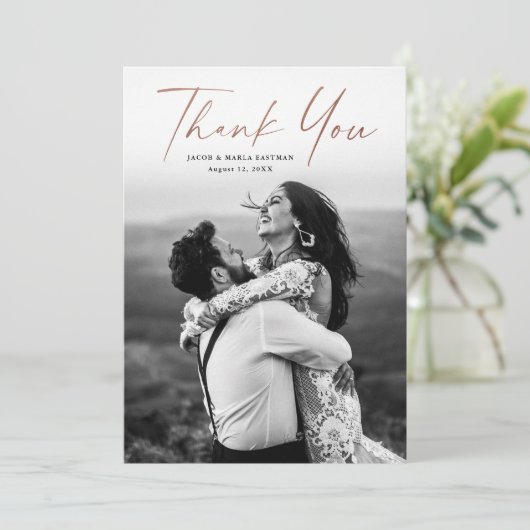 Moderne Roos Gold Script Photo Wedding Bedankkaart (Staand voorkant)