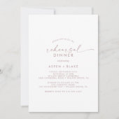 Moderne Roos Gold Script Rehearsal Dinner Kaart (Voorkant)