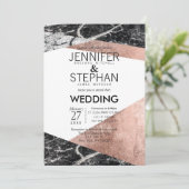 Moderne Roos gouden en marmeren huwelijksuitnodigi Kaart (Staand voorkant)