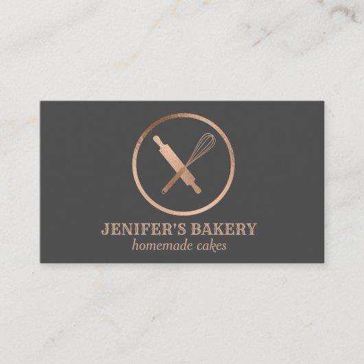 Moderne roos gouden rollende pin whisk chef bakker visitekaartje (Voorkant)