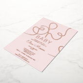 Moderne roos goudroze kalligrafie Oh baby shower Folie Uitnodiging (Gedraaid)
