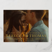 Moderne Roos voor fotoweddenschappen Gold Folie Uitnodiging (Voorkant)