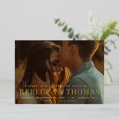 Moderne Roos voor fotoweddenschappen Gold Folie Uitnodiging (Staand Voorkant)