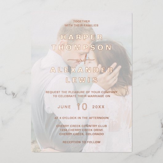 Moderne Roos voor fotoweddenschappen Gold Folie Uitnodiging (Voorkant)