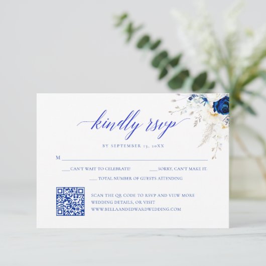 Moderne Royal Blue Floral Wedding QR Code RSVP-kaa Bedankkaart (Staand voorkant)