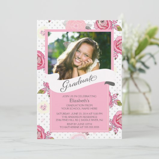 Moderne roze bloemen Afstuderen uitnodiging (Staand voorkant)