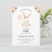 Moderne Roze Bloemen Wit Konijntje 1e Verjaardag Kaart (Staand voorkant)