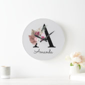 Moderne Roze Boho Meisjesachtig Bloem Initial A Grote Klok (Huis)