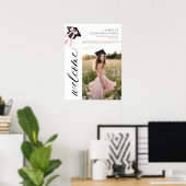 Moderne Roze Bow Coquette Graduation Cap Welkom Poster (Thuiskantoor)
