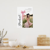 Moderne Roze Bow Coquette Graduation Cap Welkom Poster (Keuken)