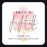 Moderne roze Cake Name 50th Birthday Party Bedankt Vierkante Sticker<br><div class="desc">De moderne Roze Naam van het Manuscript van de Cake 50th Birthday Partij Dank u. Ideaal voor uw partij, is de Vijftigste gecentreerd in een vastgestelde handgeschreven stijlmanuscript met naam en uw dik u bericht dat u gemakkelijk kunt personaliseren, op een bleke roze cake aan de achtergrond op een gouden...</div>