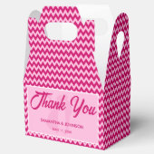 Moderne Roze Chevron Streep Bruiloft Bedankdoosjes (Geopend)