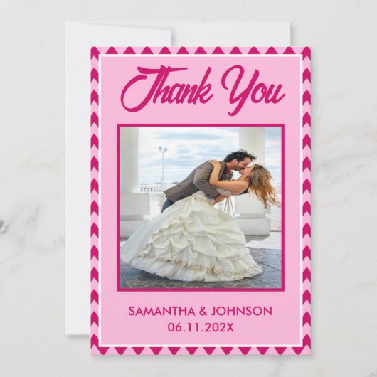 Moderne Roze Chevron Streep Trouwfoto Bedankkaart (Voorkant)