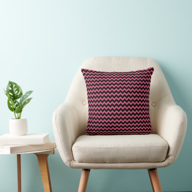 Moderne roze chevron strepenpatroon kussen (Stoel)