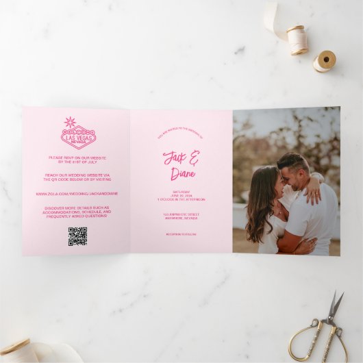 Moderne Roze Drievoudige Foto Bruiloft Uitnodiging (Binnen)