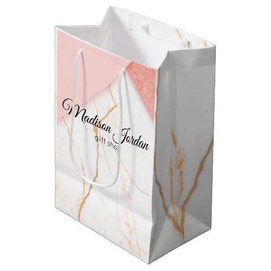Moderne Roze en Gouden Marmeren Douane Medium Cadeauzakje (Voorkant Gekanteld)