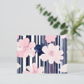 Moderne roze en marine bloemenstrepen briefkaart (Staand voorkant)