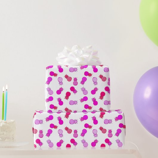 Moderne roze en rode ananassen cadeaupapier (Feestgeschenken)