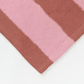 Moderne roze en terracotta verticale strepenpatroo fleece deken (Hoek)