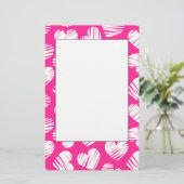 Moderne Roze en Witte Gegekrabbelde Hart Valentijn Briefpapier (Staand voorkant)