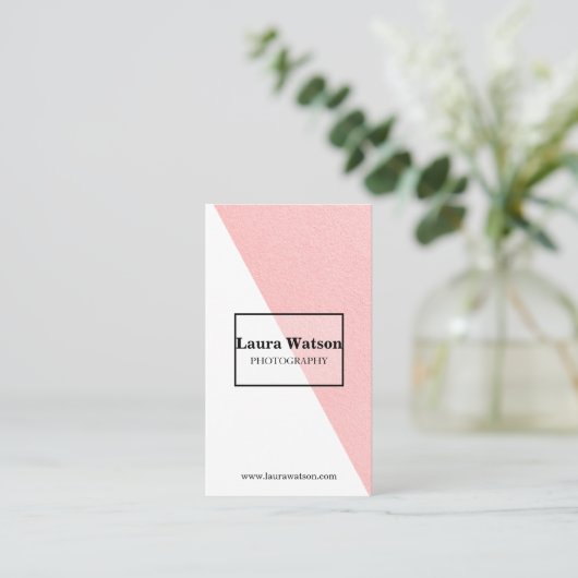 Moderne roze en witte unieke  visitekaartje (Staand voorkant)