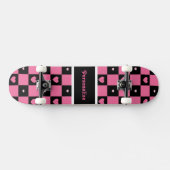 Moderne roze en zwarte ingecheckte harten met naam skateboard (Horizontaal)