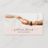 Moderne roze fotograaf script typografie foto visitekaartje (Voorkant)