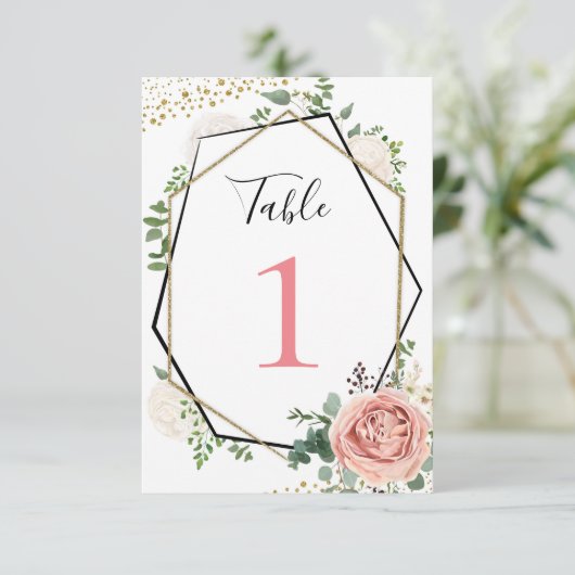 Moderne roze geometrische tafelnummerbordjes met g kaart (Staand voorkant)