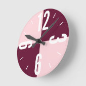 Moderne roze, geweerkaatste kleur blokkeert grote ronde klok (Hoek)